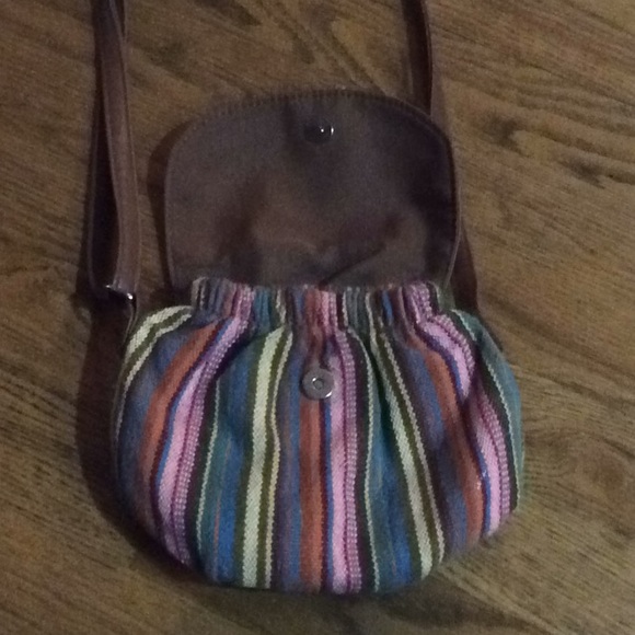 a little purse with a zipper and magnetic shut. - Picture 2 of 3